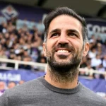 Potret Cesc Fabregas saat memberikan keterangan pers mengenai rumor kepindahannya ke Manchester United.