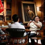 Presiden Prabowo Subianto menggelar pertemuan dengan pimpinan Badan Komunikasi Pemerintah di kediamannya
