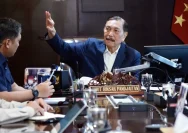 Presiden Prabowo Subianto saat memimpin rapat terbatas di Istana Merdeka.