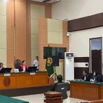 Roy Suryo dan tim kuasa hukum mengikuti persidangan di Pengadilan Negeri Jakarta Timur