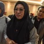 Sitti Husniah Talenrang Belum Terima Surat Pemberhentian Resmi dari Kementerian Dalam Negeri Sitti Husniah Talenrang saat memberikan keterangan terkait isu pemberhentian dirinya sebagai Bupati Gowa.