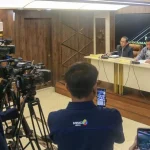 Suasana depan gedung pengadilan yang berkaitan dengan insiden intimidasi hakim