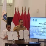 Suasana penandatanganan kesepakatan kerja sama pengelolaan sampah antara Pemprov DKI Jakarta dan Pemerintah Kota Bekasi.