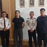 Pembebasan Bersyarat Dicabut, Indra Kenz Kembali Ditahan di Lapas Tangerang Terpidana kasus Binomo Indra Kenz yang kembali ditahan di Lapas Kelas I Tangerang setelah pembebasan bersyaratnya dicabut