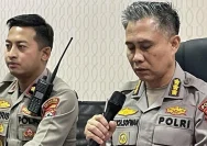 Tim DVI bekerja melakukan identifikasi jenazah korban kapal