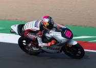 Veda Ega Pratama saat beraksi di lintasan balap Moto3